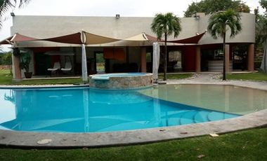 Bonita casa en venta - Fraccionamiento Club de Golf Santa Fe, Xochitepec, Morelos