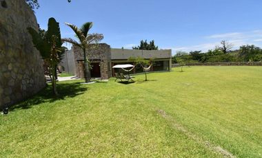 Bonita casa en venta - Fraccionamiento Club de Golf Santa Fe, Xochitepec, Morelos