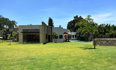 Bonita casa en venta - Fraccionamiento Club de Golf Santa Fe, Xochitepec, Morelos