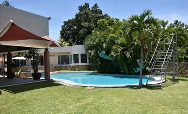 Bonita casa en venta - Fraccionamiento Club de Golf Santa Fe, Xochitepec, Morelos