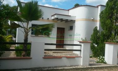 VENDEMOS HERMOSA CASA CON PISCINA PRIVADA