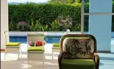 VENDEMOS HERMOSA CASA CON PISCINA PRIVADA