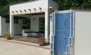 VENDEMOS HERMOSA CASA CON PISCINA PRIVADA