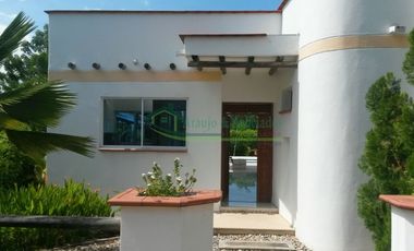 VENDEMOS HERMOSA CASA CON PISCINA PRIVADA