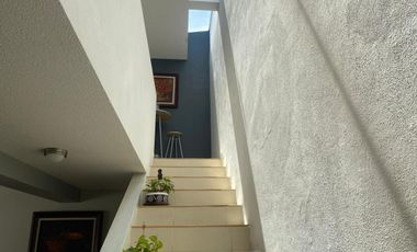 HERMOSA CASA EN EL MIRADOR FRENTE DE ZONA DE COMERCIO, HEB, COLEGIOS, ETC