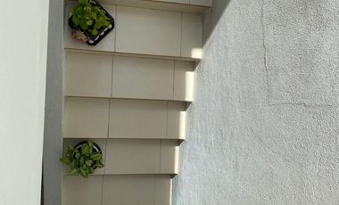 HERMOSA CASA EN EL MIRADOR FRENTE DE ZONA DE COMERCIO, HEB, COLEGIOS, ETC