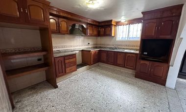 CASA EN RENTA - JARDINES DE IRAPUATO. IRAPUATO, GTO