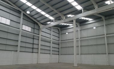 Bodega Doble Altura, impecable, sobre avenida Ejercito Mexicano, Veracruz