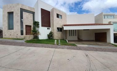 casa en venta en sierra azul terminada con alberca