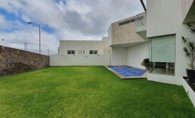 casa en venta en sierra azul terminada con alberca