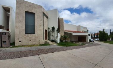casa en venta en sierra azul terminada con alberca