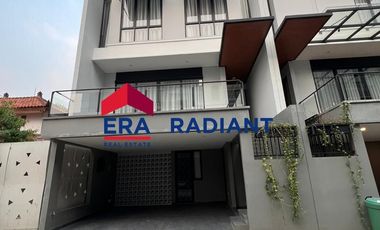 Rumah Baru Minimalis Modern 3 Lantai di Cilandak – Lokasi Strategis