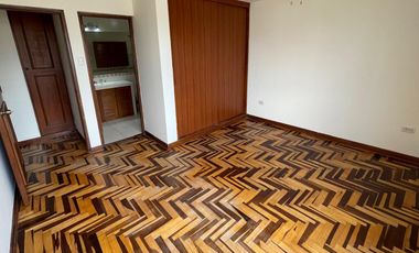 Venta Departamento De 202M2, En Santiago De Surco !!!