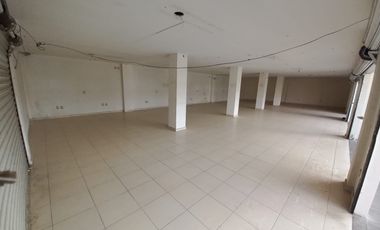EDIFICIO COMERCIAL EN RENTA POR PISOS EN TOLUCA SOBRE LAS TORRES. GRAN UBICACIÓN