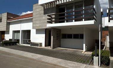 EXTRAORDINARIA CASA EN RENTA EN AV ESTADO DE MEXICO METEPEC