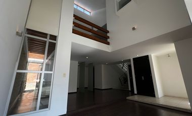 EXTRAORDINARIA CASA EN RENTA EN AV ESTADO DE MEXICO METEPEC