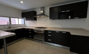 EXTRAORDINARIA CASA EN RENTA EN AV ESTADO DE MEXICO METEPEC