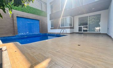 VENTA CASA SOLA AL SUR DE CUERNAVACA ALBERCA