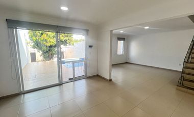 VENTA CASA SOLA AL SUR DE CUERNAVACA ALBERCA