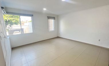 VENTA CASA SOLA AL SUR DE CUERNAVACA ALBERCA
