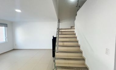 VENTA CASA SOLA AL SUR DE CUERNAVACA ALBERCA