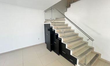 VENTA CASA SOLA AL SUR DE CUERNAVACA ALBERCA