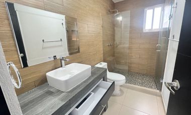 VENTA CASA SOLA AL SUR DE CUERNAVACA ALBERCA