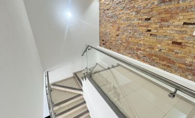 VENTA CASA SOLA AL SUR DE CUERNAVACA ALBERCA
