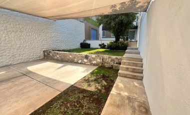 VENTA CASA SOLA AL SUR DE CUERNAVACA ALBERCA
