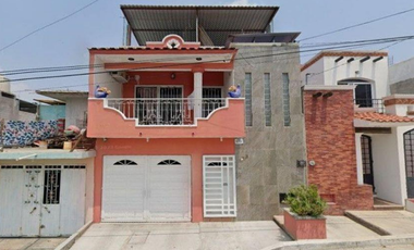 SE VENDE BONITA Y AMPLIA CASA EN TUXTLA GUTIERREZ, CHIAPAS