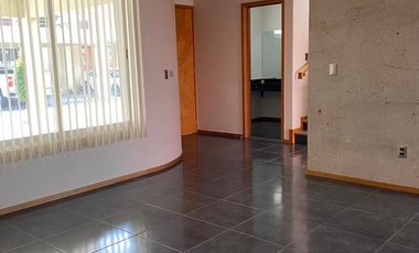 CASA EN RENTA EN METEPEC LOMAS DE LA ASUNCION EXCELENTE UBICACION SEGURIDAD