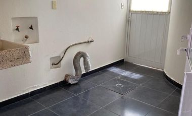 CASA EN RENTA EN METEPEC LOMAS DE LA ASUNCION EXCELENTE UBICACION SEGURIDAD