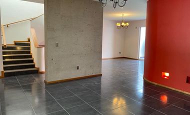 CASA EN RENTA EN METEPEC LOMAS DE LA ASUNCION EXCELENTE UBICACION SEGURIDAD