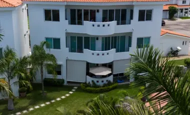 Departamento en Venta de 3 recamaras Marina El Cid, Mazatlan. Vive en el Cid