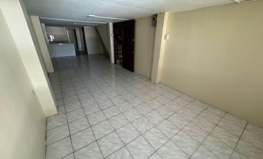En venta casa rentera en francisco de Marcos entre Babahoyo y Lizardo Garcia.