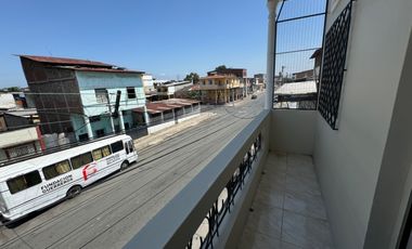 En venta casa rentera en francisco de Marcos entre Babahoyo y Lizardo Garcia.