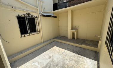 En venta casa rentera en francisco de Marcos entre Babahoyo y Lizardo Garcia.