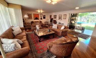 Casa 560 M2. + Terreno 500 M2.  (Urb. San Isidro)