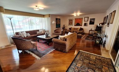 Casa 560 M2. + Terreno 500 M2.  (Urb. San Isidro)