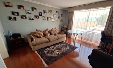 Casa 560 M2. + Terreno 500 M2.  (Urb. San Isidro)