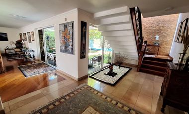 Casa 560 M2. + Terreno 500 M2.  (Urb. San Isidro)