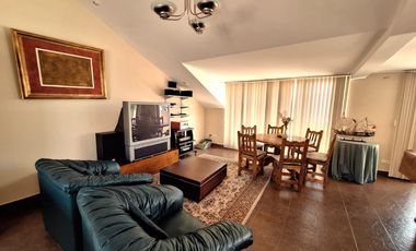 Casa 560 M2. + Terreno 500 M2.  (Urb. San Isidro)