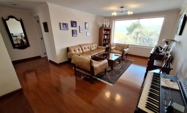 Casa 560 M2. + Terreno 500 M2.  (Urb. San Isidro)