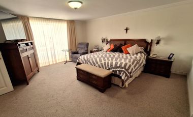 Casa 560 M2. + Terreno 500 M2.  (Urb. San Isidro)