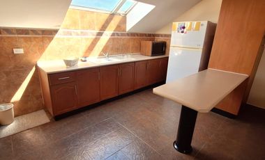 Casa 560 M2. + Terreno 500 M2.  (Urb. San Isidro)