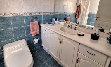 Casa 560 M2. + Terreno 500 M2.  (Urb. San Isidro)