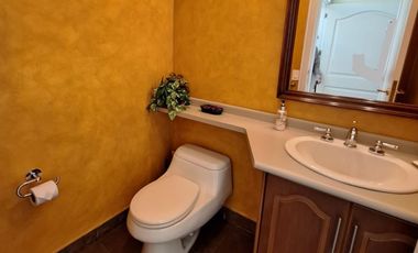 Casa 560 M2. + Terreno 500 M2.  (Urb. San Isidro)