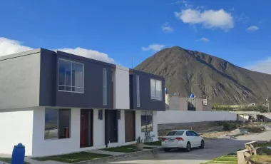 Amplias Casas en Venta de 110 m², 2 Parqueos en La Mitad del Mundo y Crédito Vip