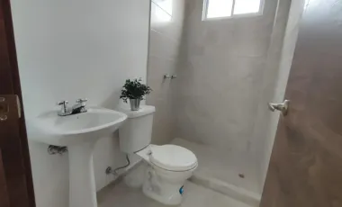 Amplias Casas en Venta de 110 m², 2 Parqueos en La Mitad del Mundo y Crédito Vip