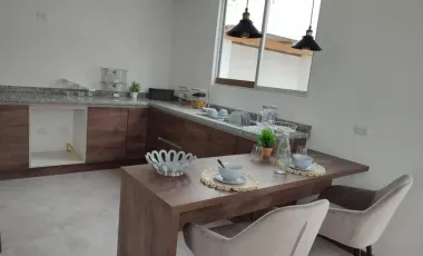 Amplias Casas en Venta de 110 m², 2 Parqueos en La Mitad del Mundo y Crédito Vip